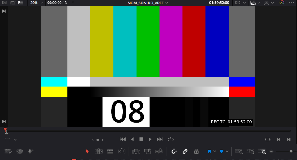 Frame de inicio del lead en DaVinci Resolve con las barras SMPTE y el número 8 de la cuenta regresiva sobre el bloque blanco, REC TC 01:59:52:00
