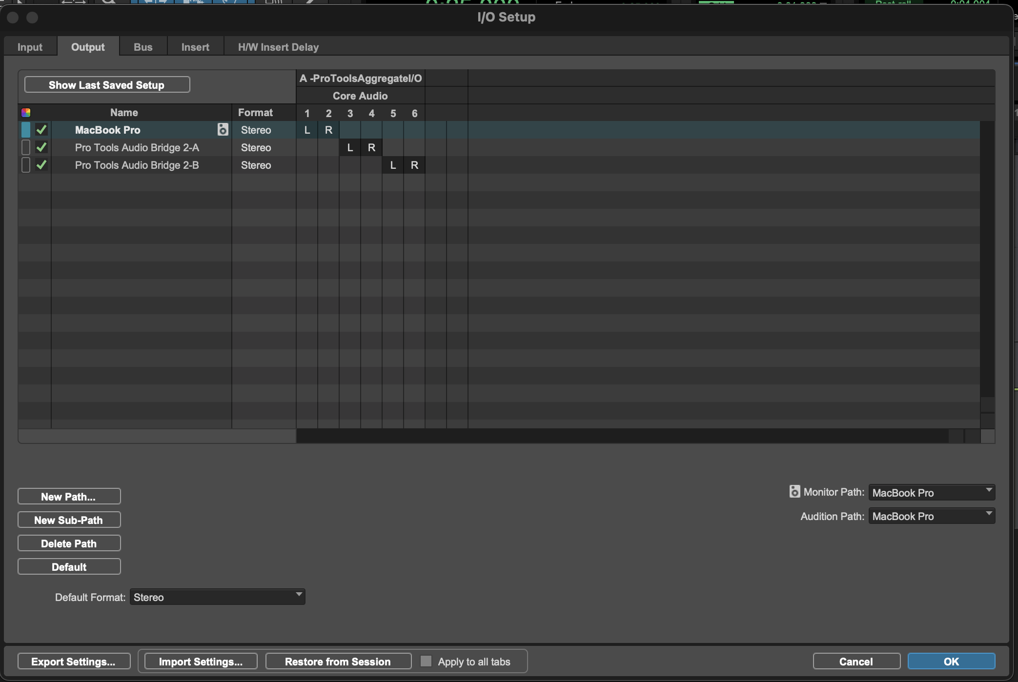 Pestaña de Output en el I/O Setup de Pro Tools mostrando el mapeo de salidas estereo hacia los altavoces del MacBook Pro.